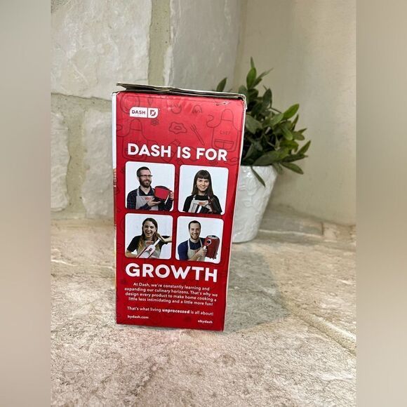 Dash Mini 4" Waffle Maker Non Stick 350 Watts bee yellow honeycomb - Picture 2 of 4